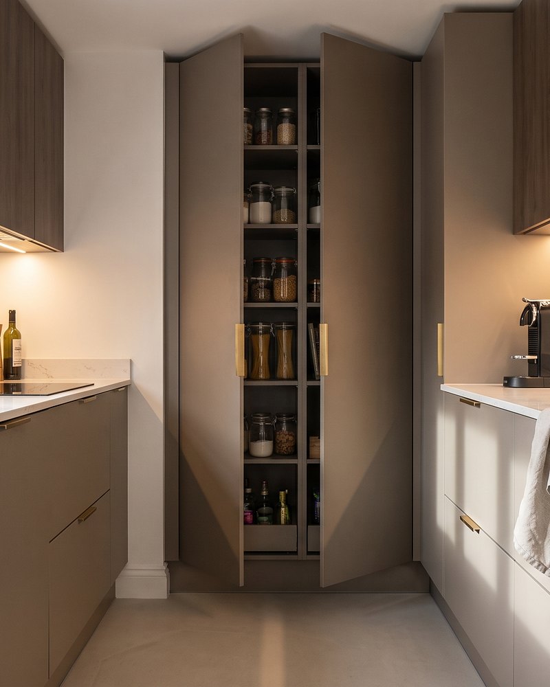 Custom fitted kitchen with quartz worktop